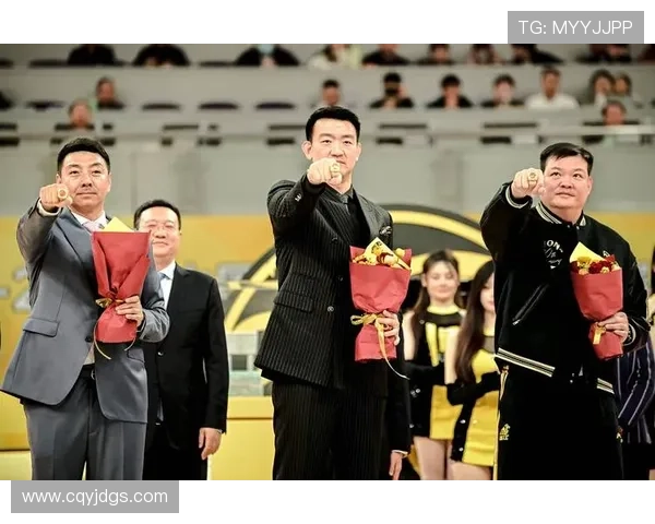 中国篮球新赛季揭幕战火爆上演，明星球员表现亮眼引爆全场观众热情