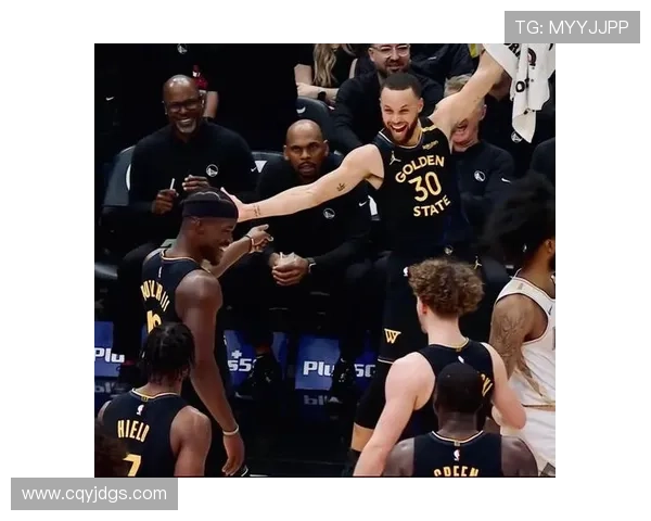 NBA最新动态：詹姆斯带领湖人逆转胜勇士 库里三分破纪录创历史新篇章